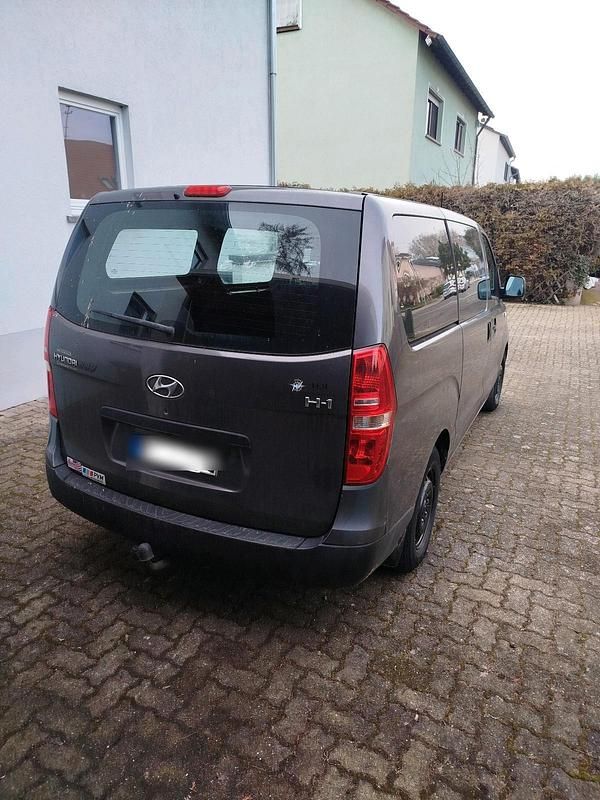 Gebraucht Hyundai H-1 140 PS (102 kW) 2012 Grau Van / Kleinbus