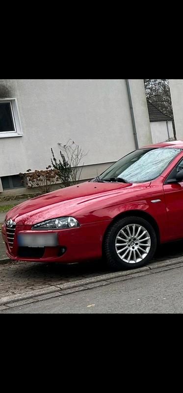 Rot Gebraucht 2005 Alfa Romeo 147 Kleinwagen | 1.000 € (Guter Preis) - Bild 1/4