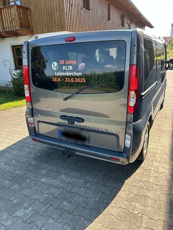 Gebraucht Opel Vivaro 114 PS (83 kW) 2013 Grau Van / Kleinbus