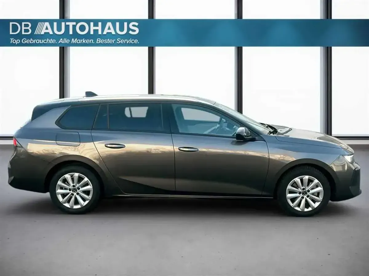 Gebraucht Opel Astra Business Elegance 131 PS (96 kW) 2024 Grau Kombi