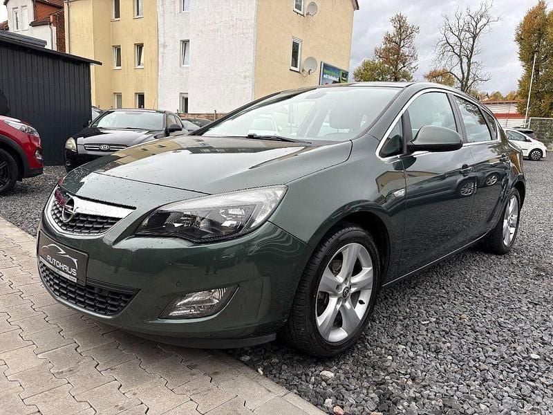 Grün Gebraucht 2010 Opel Astra Sport Limousine | 3.499 € (Guter Preis) - Bild 1/4