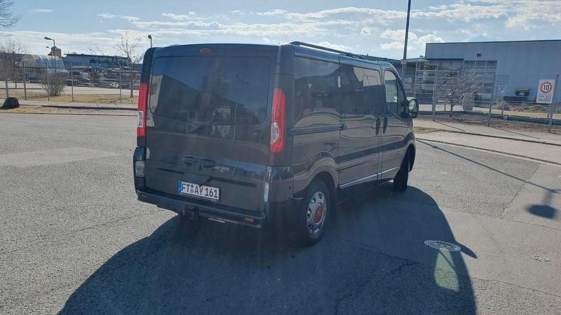 Gebraucht Opel Vivaro 145 PS (106 kW) 2008 Schwarz Van / Kleinbus