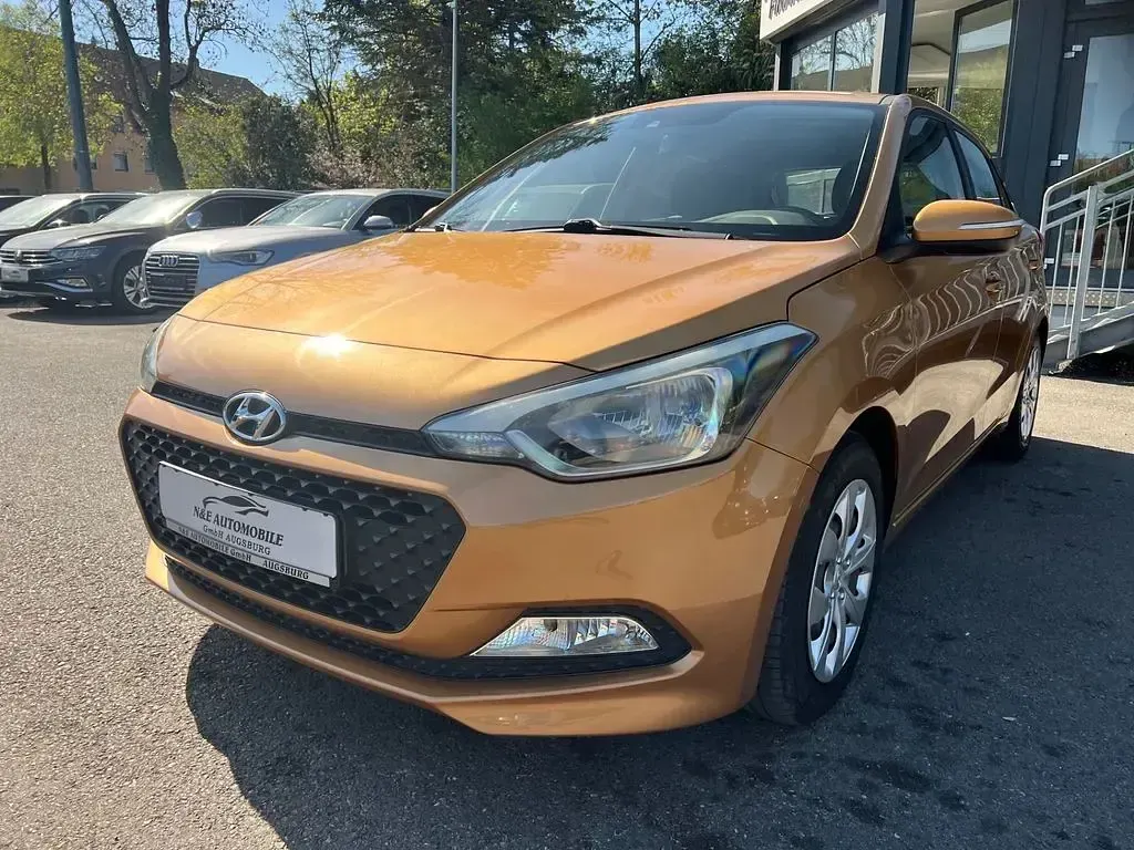 Usata Hyundai i20 Trend 84 CV (61 kW) 2016 Marrone Berlina