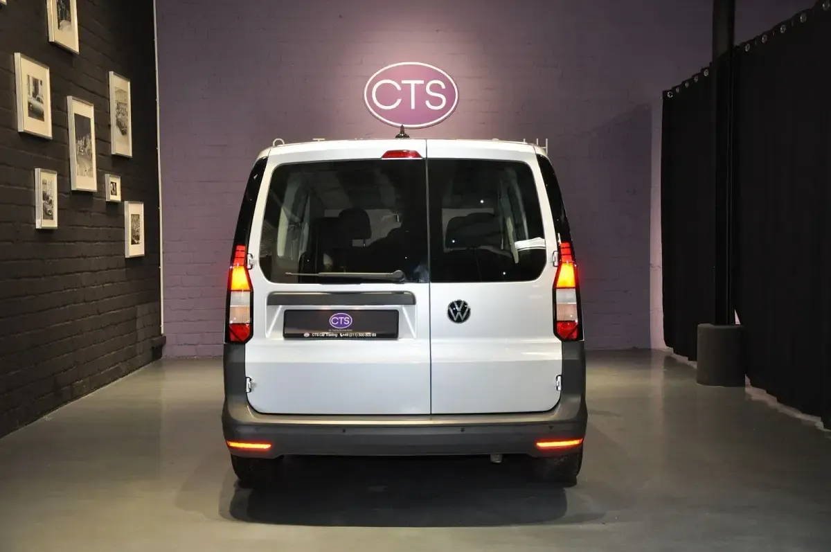 Używany VW Caddy Maxi 102 KM (75 kW) 2022 Biały Minivan