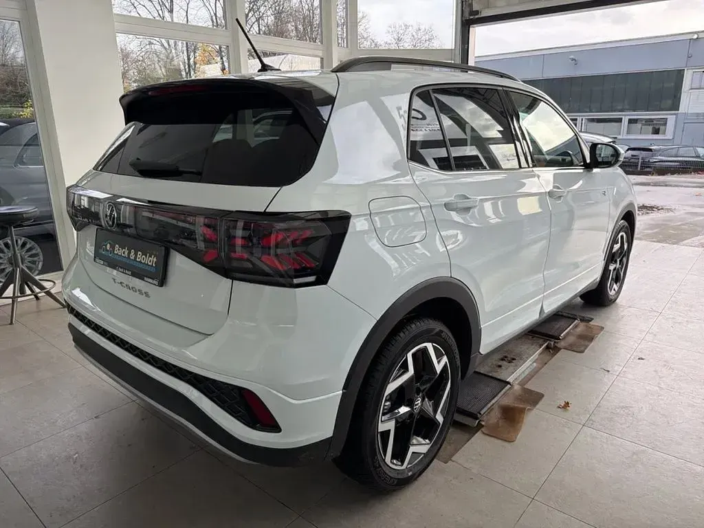 Używany VW T-Cross Pro 116 KM (85 kW) 2025 Biały SUV