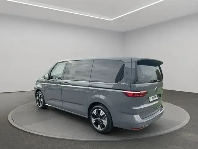 Gebraucht VW Multivan Goal 177 PS (130 kW) 2026 Grau Van / Kleinbus