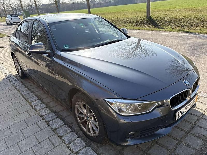 Gebraucht BMW 320 184 PS (135 kW) 2013 Grau Limousine