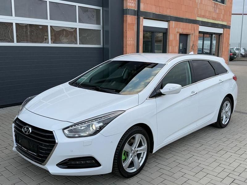 Gebraucht Hyundai i40 Premium 141 PS (103 kW) 2016 Weiß Kombi