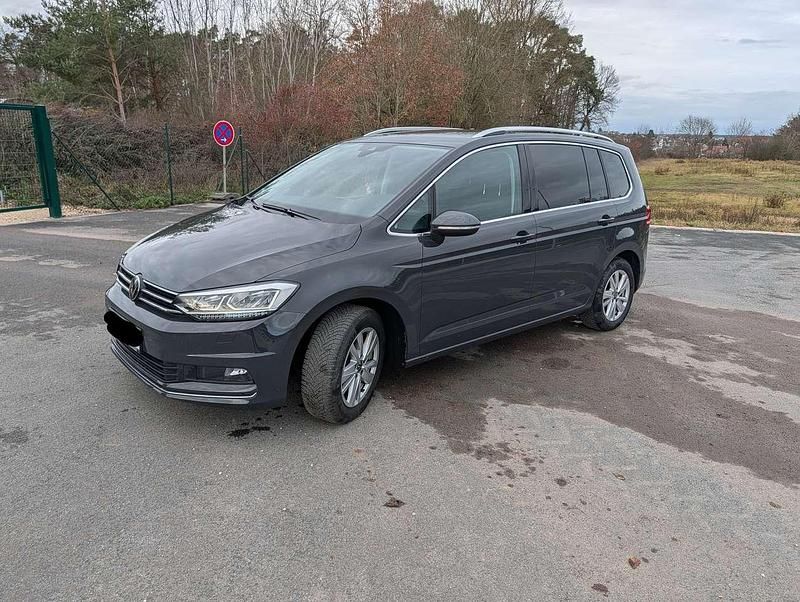 Gebraucht 2023 VW Touran Move Van / Kleinbus | 29.999 € (Guter Preis) - Bild 1/4