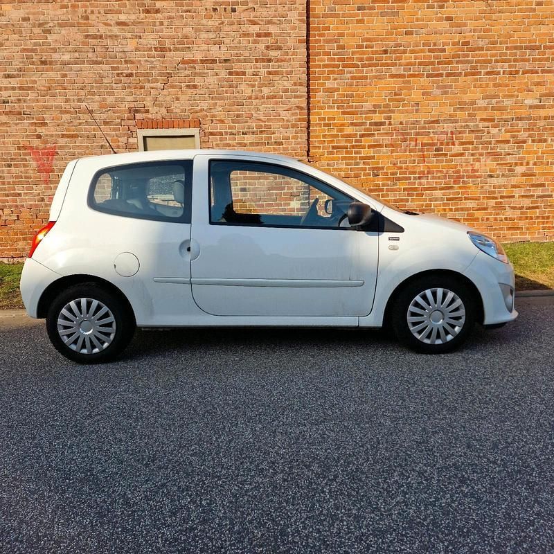 Second-hand Renault Twingo 75 CP (55 kW) 2011 Alb Hatchback