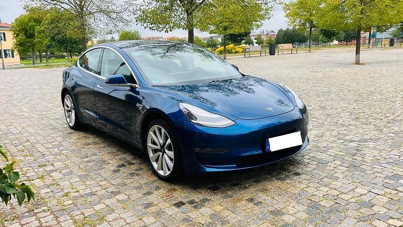 Blau Gebraucht 2020 Tesla Model 3 Limousine | 21.500 € (Guter Preis) - Bild 1/4