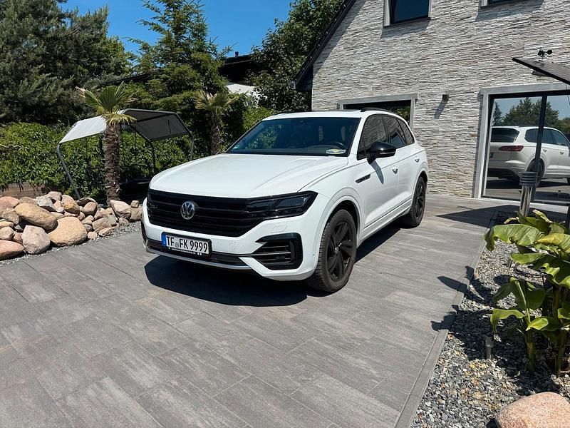Weiß Gebraucht 2018 VW Touareg R-line SUV | 49.900 € (Teuer) - Bild 1/4
