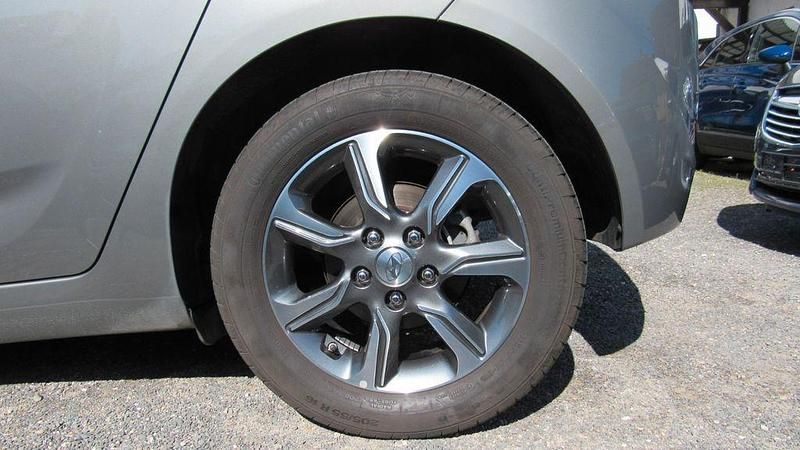 Gebraucht Hyundai i20 Space Plus 125 PS (91 kW) 2018 Grau Van / Kleinbus