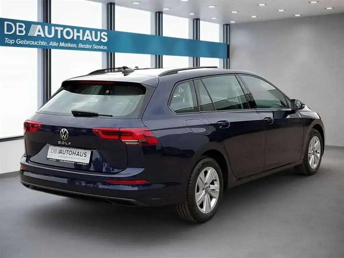 Gebraucht VW Golf VIII Life 110 PS (80 kW) 2022 Blau Kombi