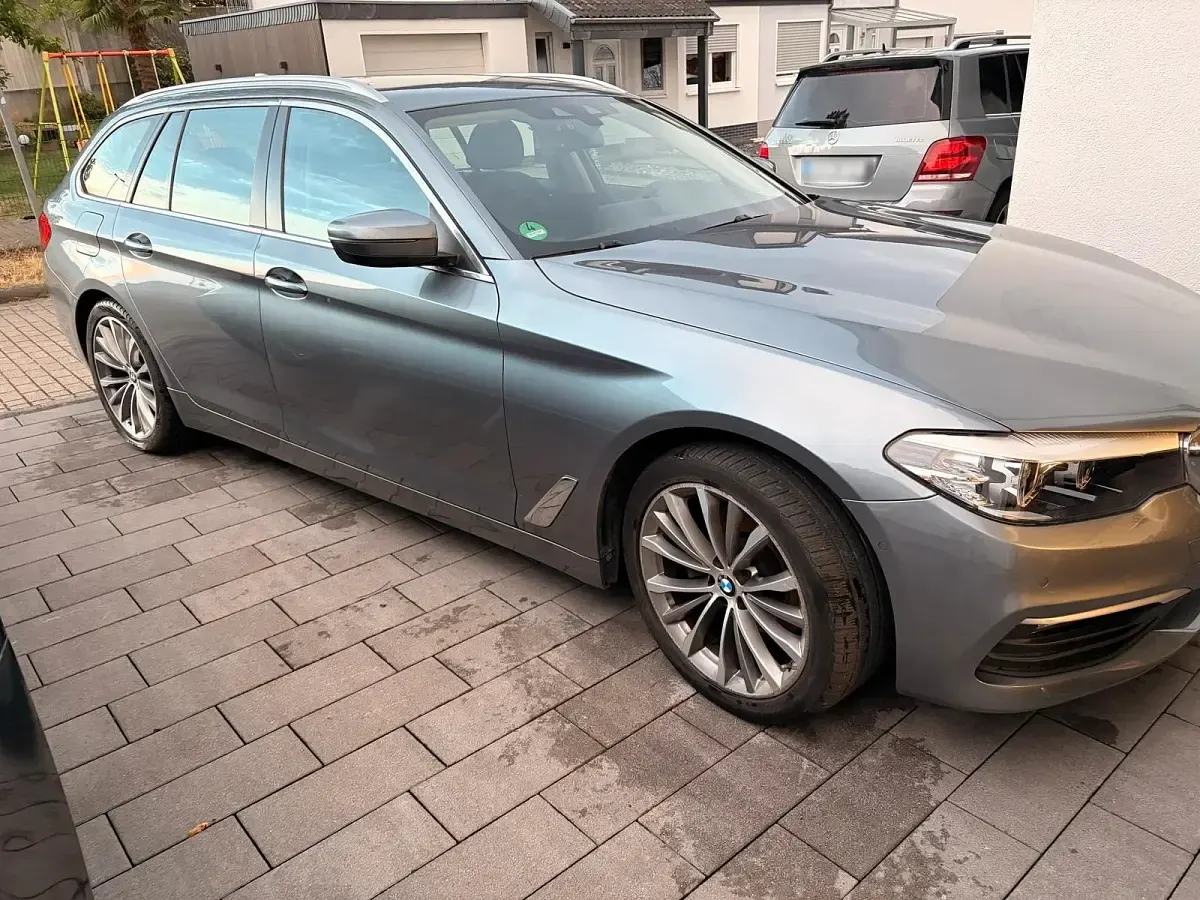 Gebraucht BMW 520 190 PS (139 kW) 2019 Blau Kombi