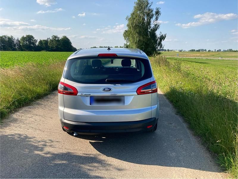 Second-hand Ford S-MAX S 140 CP (102 kW) 2014 Andere farben Monovolum