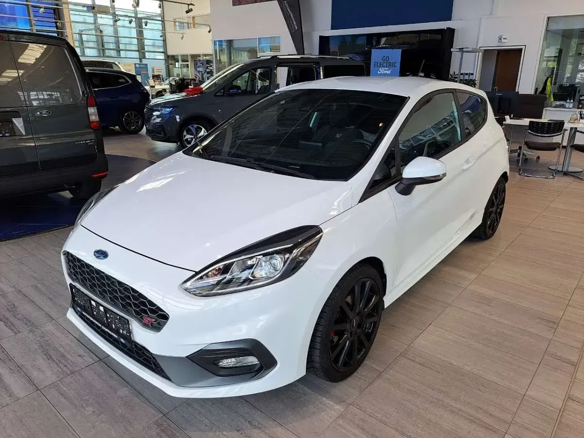 Gebraucht Ford Fiesta ST 200 PS (147 kW) 2019 Weiß Kleinwagen