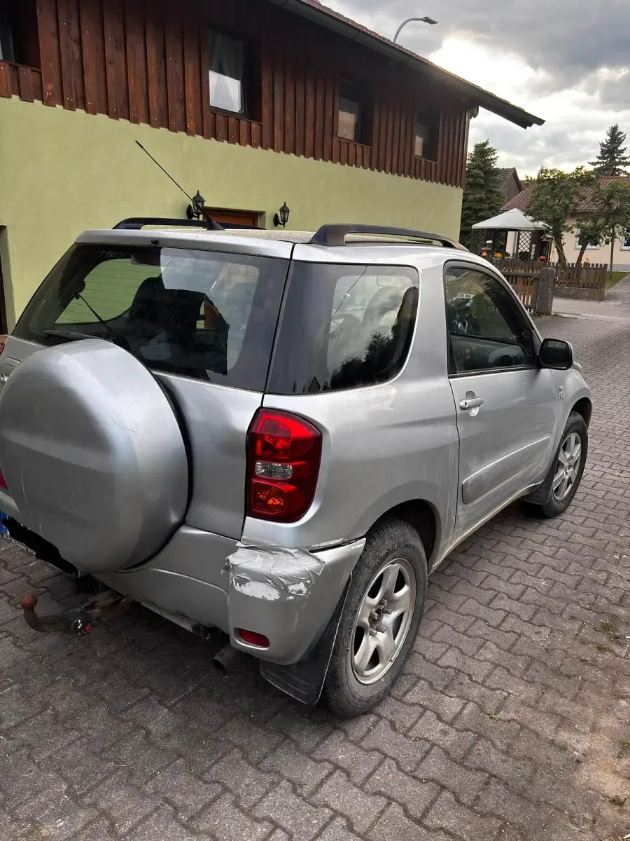 Gebraucht Toyota RAV4 150 PS (110 kW) 2004 Silber SUV
