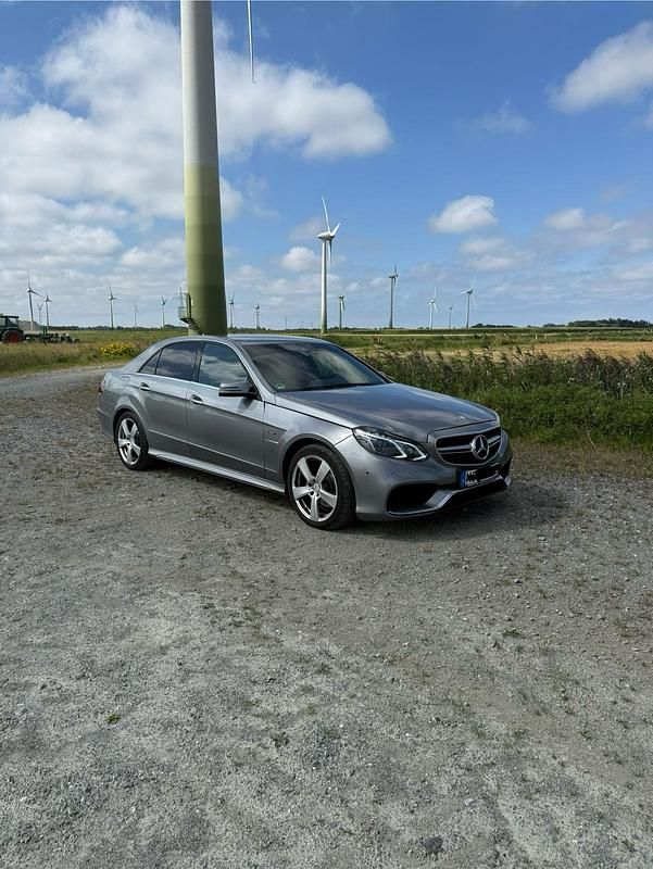 Grau Gebraucht 2012 Mercedes E63 AMG AMG Limousine | 10.800 € - Bild 1/4