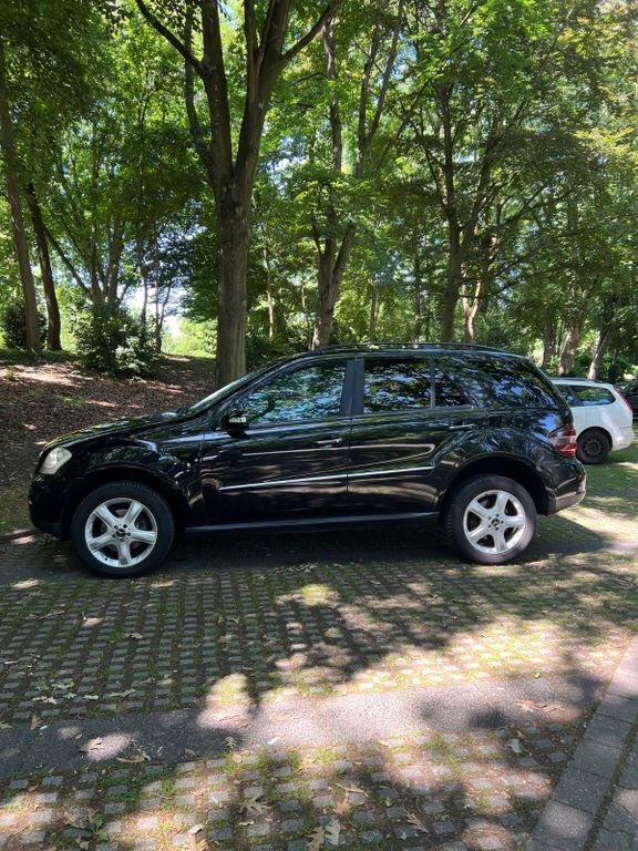 Schwarz Gebraucht 2008 Mercedes ML280 SUV | 6.200 € (Superpreis) - Bild 1/4