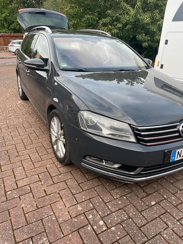 Grau Gebraucht 2012 VW Passat Kombi | 6.500 € (Fairer Preis) - Bild 1/4
