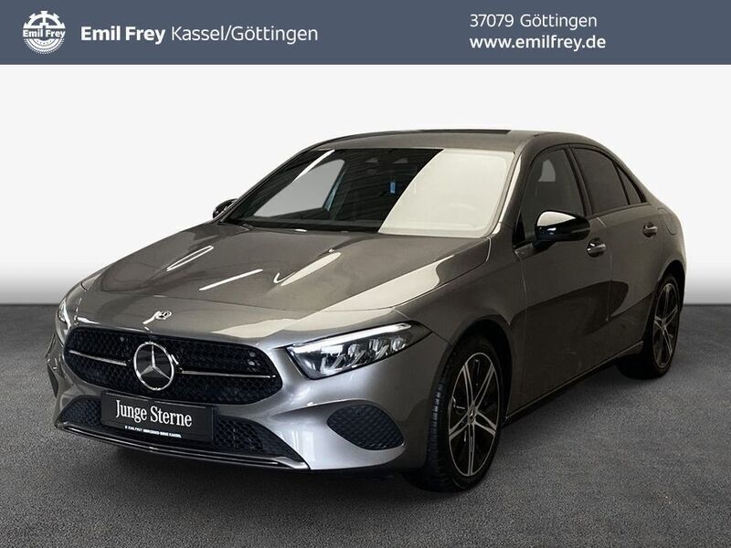 Grau mountaingrau metallic metallic Gebraucht 2024 Mercedes A200 Advanced Plus Limousine | 30.200 € (Guter Preis) - Bild 1/4