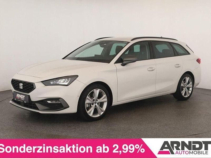 Weiß Gebraucht 2024 Seat Leon FR Limousine | 24.084 € (Guter Preis) - Bild 1/4