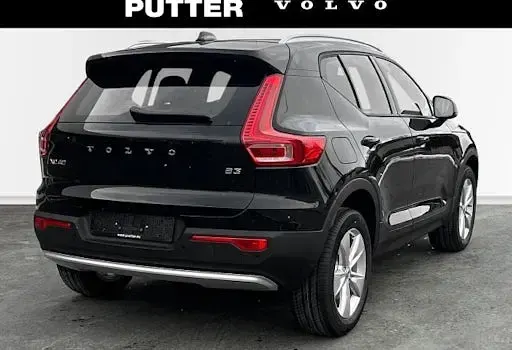 Neu Volvo XC40 Core 163 PS (119 kW) 2025 Schwarz SUV