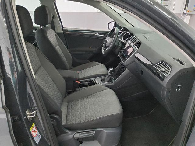 Gebraucht VW Tiguan Life 150 PS (110 kW) 2022 Uranograu SUV