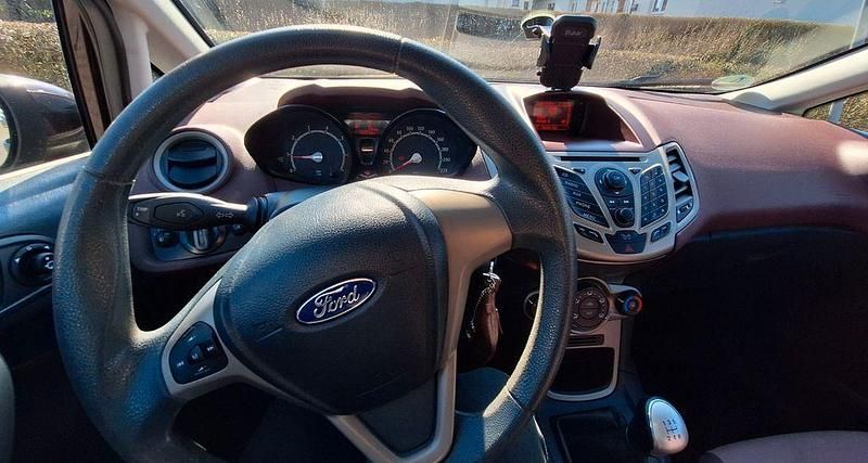 Gebraucht Ford Fiesta Trend 82 PS (60 kW) 2009 Rot Kleinwagen