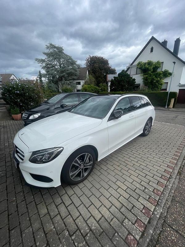 Weiß Gebraucht 2017 Mercedes C300 AMG line Kombi | 21.000 € (Fairer Preis) - Bild 1/4
