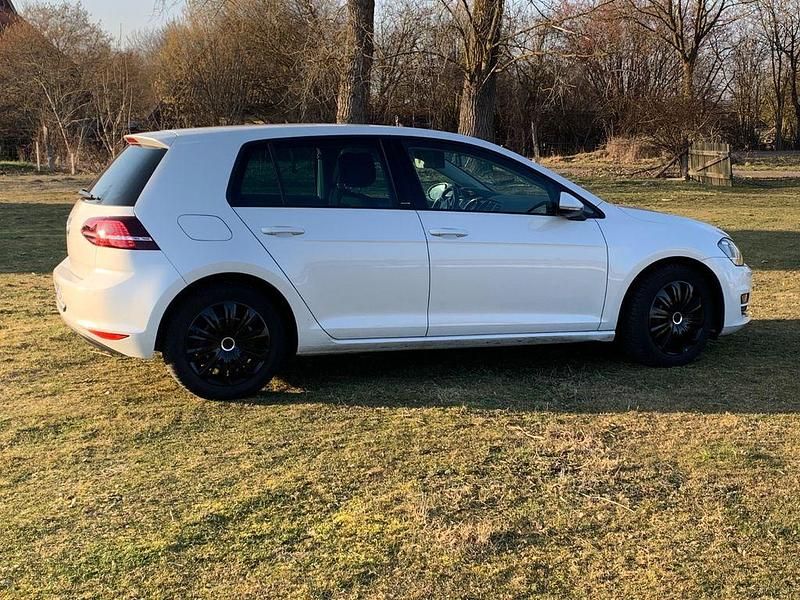 Gebraucht VW Golf VII Allstar 110 PS (80 kW) 2016 Weiß Limousine