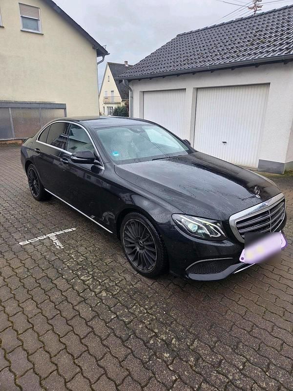 Gebraucht Mercedes E220 194 PS (142 kW) 2016 Schwarz Limousine