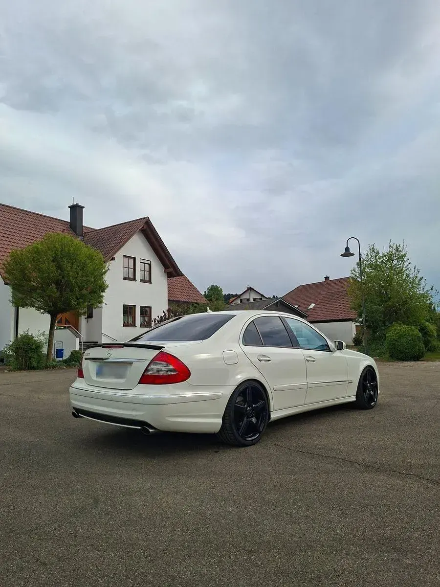 Gebraucht Mercedes E350 Avantgarde 272 PS (200 kW) 2008 Weiß Limousine