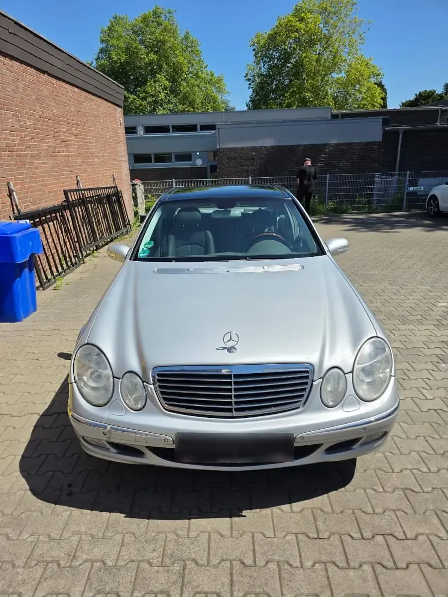 Gebraucht Mercedes E280 177 PS (130 kW) 2004 Silber Limousine