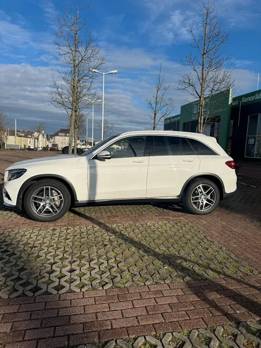 Gebraucht Mercedes GLC250 AMG line 204 PS (150 kW) 2018 Weiß SUV