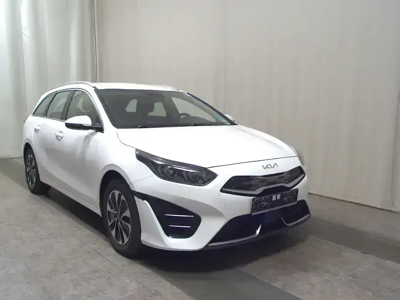 Gebraucht Kia Ceed Sportswagon Vision 141 PS (103 kW) 2022 Weiss Kombi