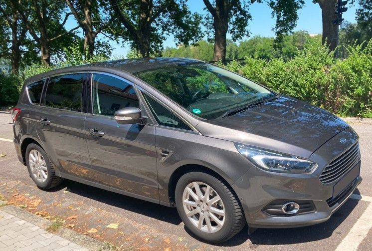 Grau Gebraucht 2017 Ford S-MAX Titanium Van / Kleinbus | 10.480 € (Superpreis) - Bild 1/4