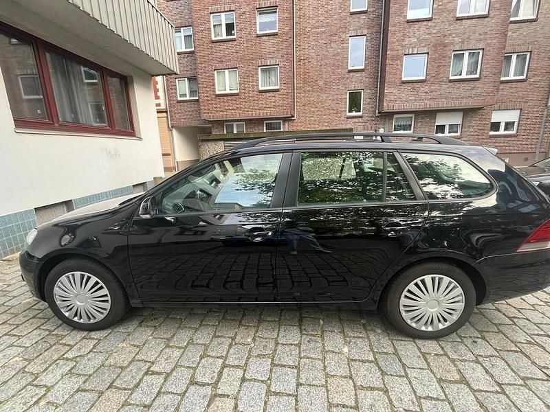 Gebraucht VW Golf VI 105 PS (77 kW) 2011 Schwarz Kleinwagen