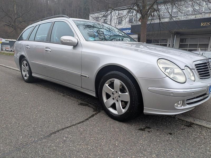 Gebraucht Mercedes E240 177 PS (130 kW) 2005 Silber Kombi