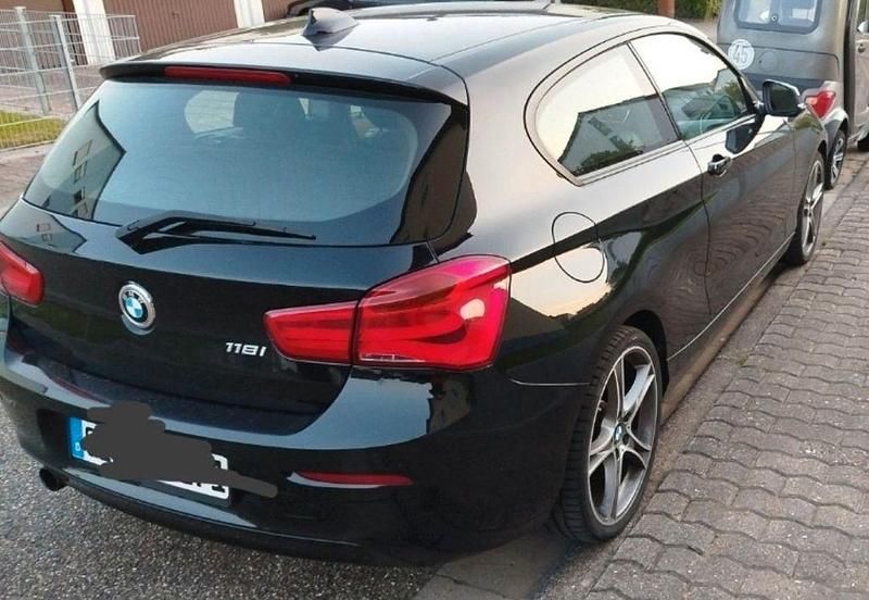 Gebraucht BMW 118 Advantage 136 PS (100 kW) 2017 Schwarz Kleinwagen