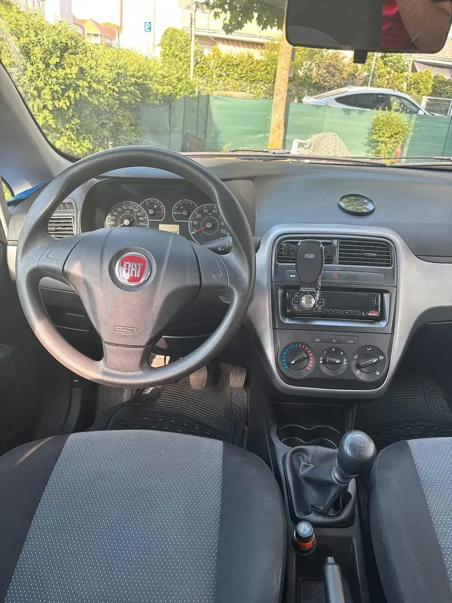 Gebraucht Fiat Punto 69 PS (50 kW) 2013 Silber Kleinwagen