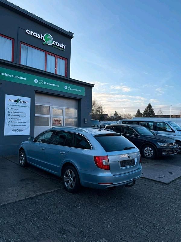 Gebraucht Skoda Superb 160 PS (117 kW) 2010 Silber Kombi