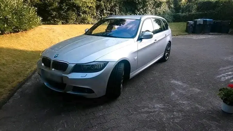 Gebraucht BMW 330 Sport Line 245 PS (180 kW) 2011 Silber Kombi