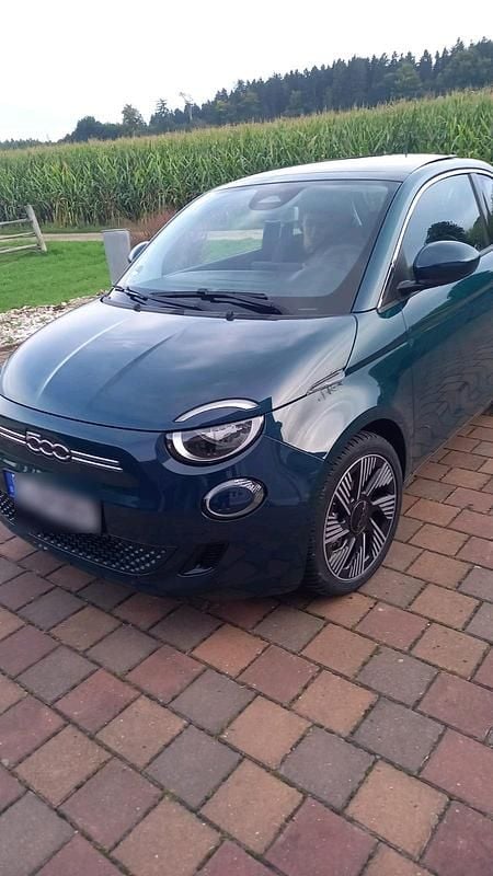 Grün Gebraucht 2021 Fiat 500e Kleinwagen | 13.950 € (Guter Preis) - Bild 1/4