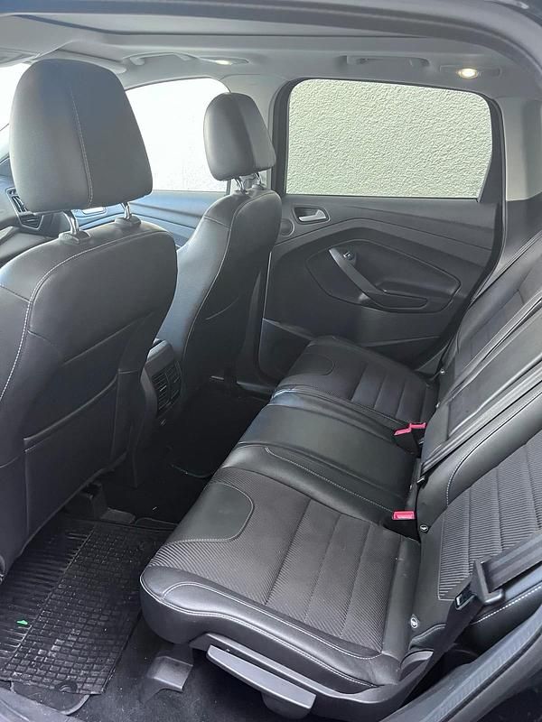 Gebraucht Ford Kuga SYNC Edition 179 PS (131 kW) 2015 Schwarz SUV