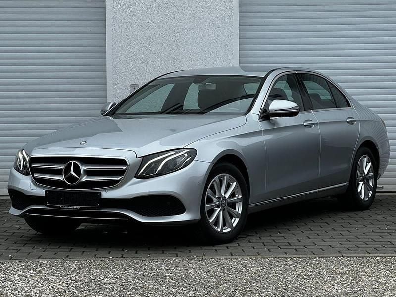 Iridiumsilber Gebraucht 2016 Mercedes E220 Avantgarde Limousine | 23.990 € (Guter Preis) - Bild 1/4