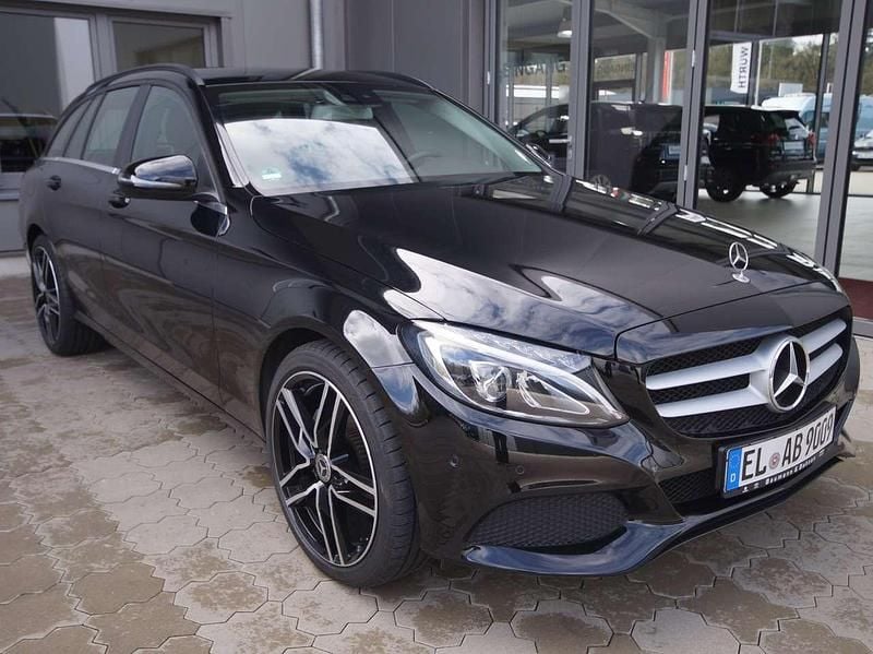 Second-hand Mercedes C200 136 CP (100 kW) 2019 Negru Break