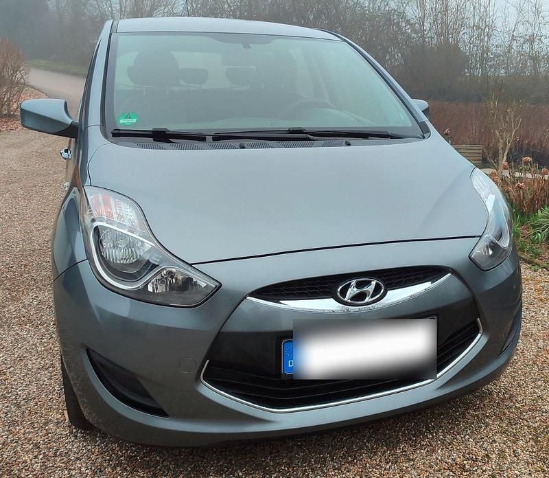 Gebraucht Hyundai ix20 90 PS (66 kW) 2014 Grau Kleinwagen