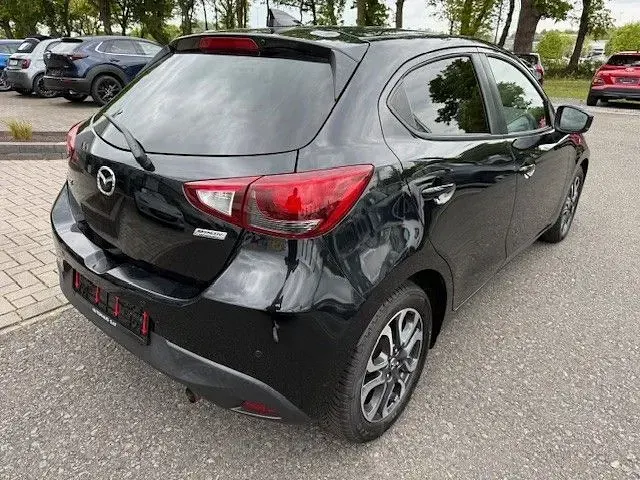 Używany Mazda 2 Kizoku 90 KM (66 kW) 2017 Czarny Hatchback
